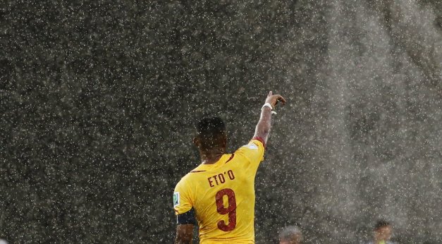 cameroons-samuel-etoo-points-to-his-teammate-as-the-rain-pours-down-in-natal